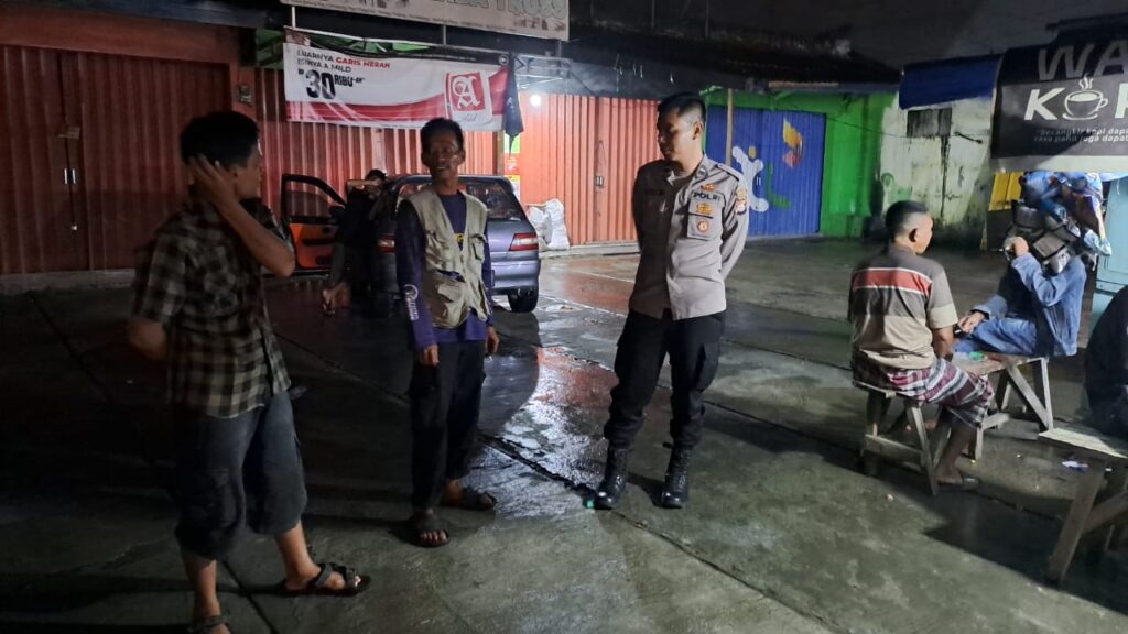 Polsek Cadasari Intensifkan Kegiatan Patroli Malam untuk Jaga Keamanan Masyarakat 2 WhatsApp Image 2024 05 12 at 07.57.41