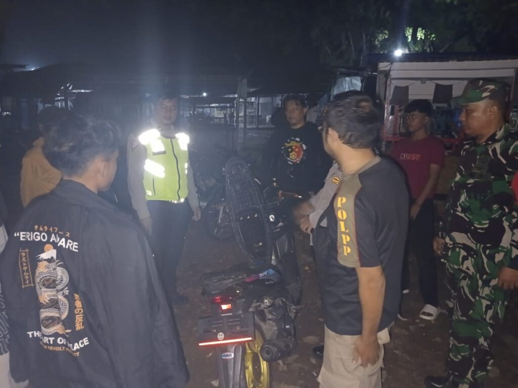 Operasi Bersama: Patroli Gabungan Polsek Menes, Koramil Menes, dan Sat Pol PP Membentengi Kondusifitas Kamtibmas 7 WhatsApp Image 2024 05 12 at 15.37.25