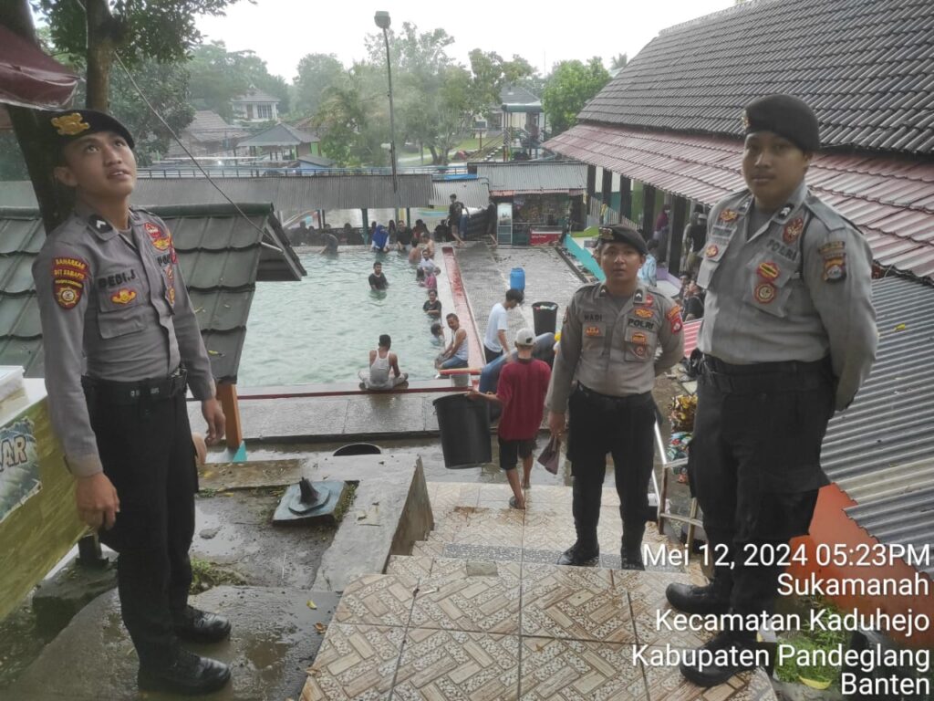 Patroli Sat Samapta Polres Pandeglang Antisipasi Guantibmas di Lokasi Wisata Cisolong 7 WhatsApp Image 2024 05 12 at 18.55.21