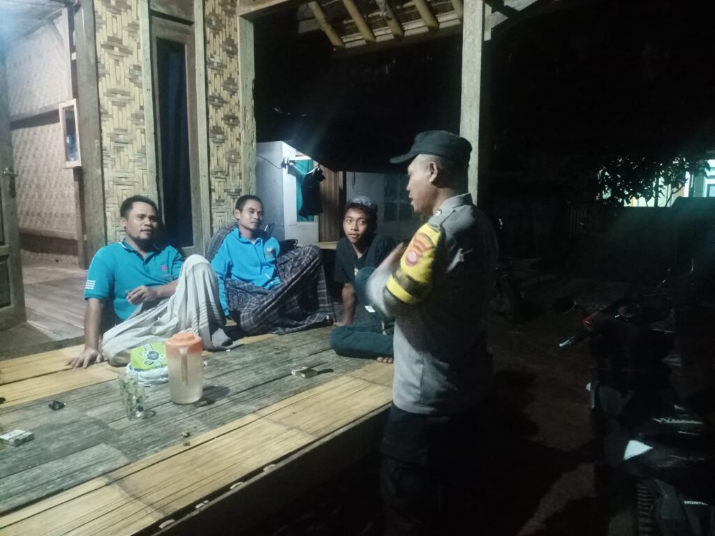 Polsek Cimanggu Terus Tingkatkan Patroli untuk Keamanan dan Pelayanan Terbaik kepada Masyarakat 8 WhatsApp Image 2024 05 13 at 01.11.37