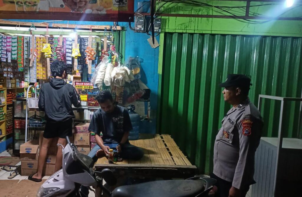 Polsek Bojong Polres Pandeglang Tingkatkan Patroli Malam untuk Cegah Kejahatan dan Gangguan Kamtibmas 2 WhatsApp Image 2024 05 13 at 11.23.55