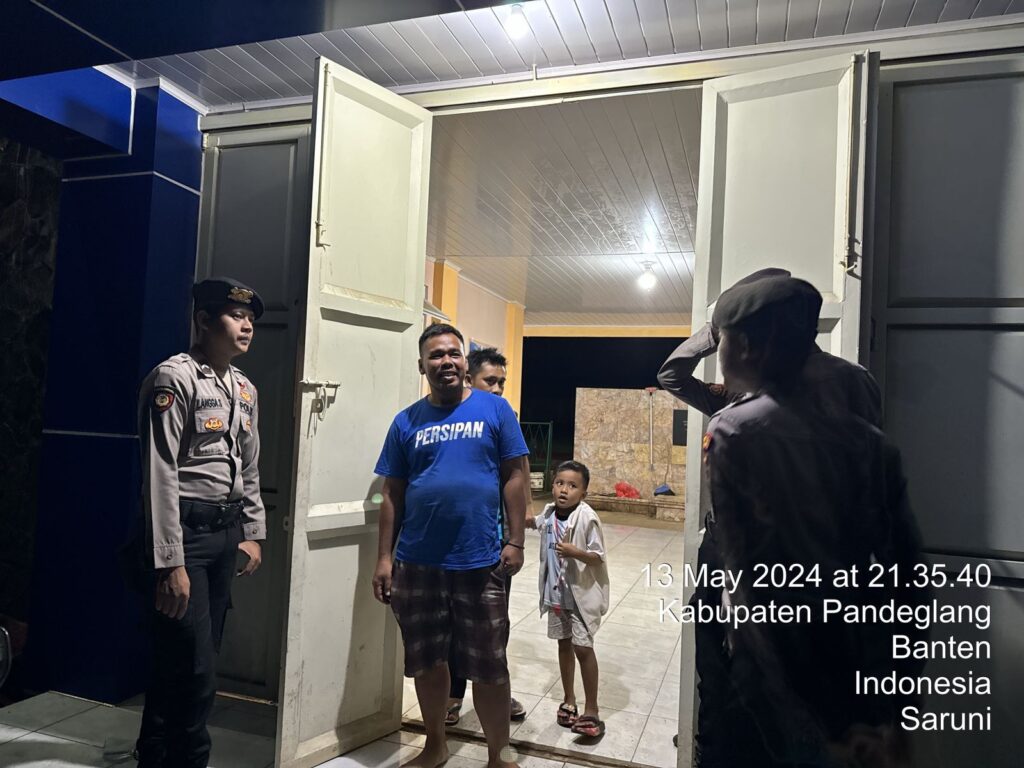 Sat Samapta Polres Pandeglang Tingkatkan Keamanan Lewat Patroli Malam Intensif 3 WhatsApp Image 2024 05 14 at 05.05.55