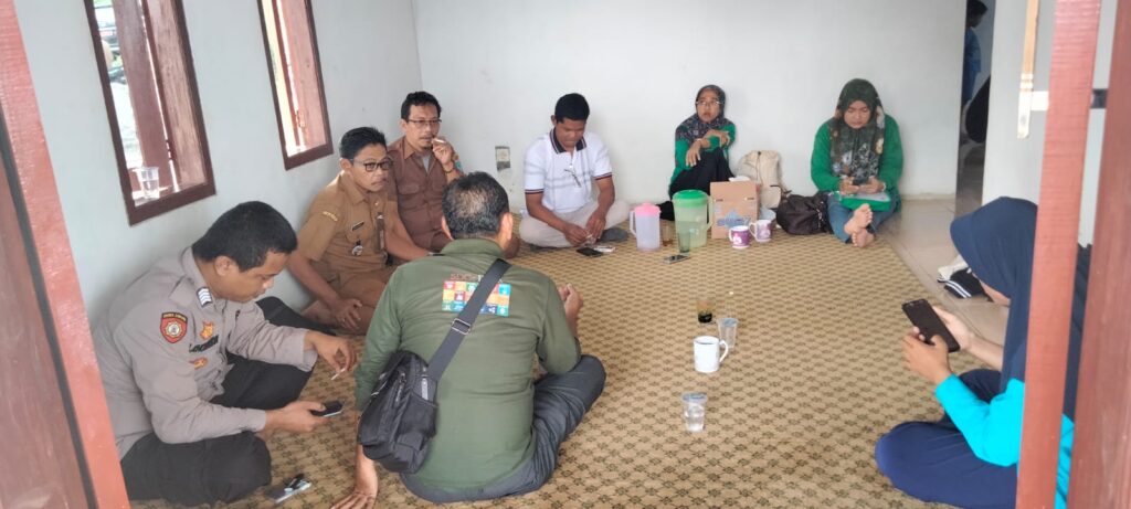 Polsek Menes Hadiri Kegiatan Monitoring & Evaluasi Dana Desa di Kecamatan Menes 1 WhatsApp Image 2024 05 14 at 13.45.16