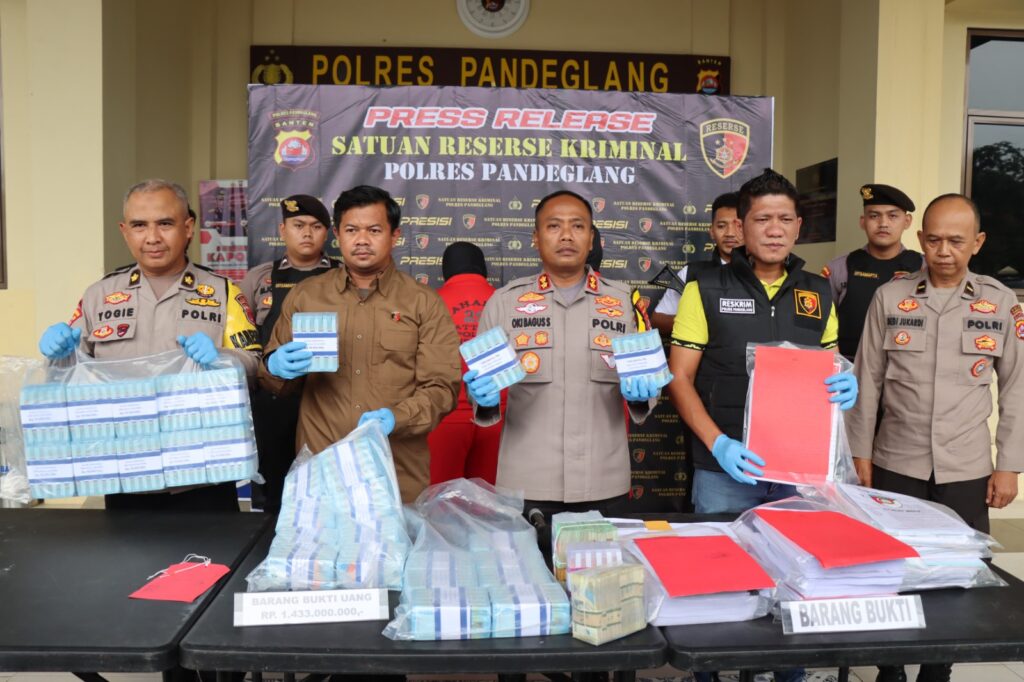 Polres Pandeglang Berhasil Bongkar Kasus Korupsi di Bank BJB Labuan 7 WhatsApp Image 2024 05 14 at 14.05.44