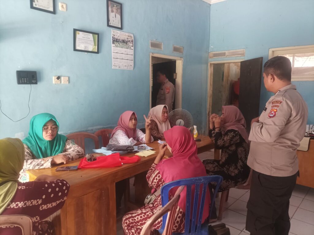 Polsek Cikedal Terapkan DDS untuk Ciptakan Situasi Kamtibmas yang Aman dan Kondusif 5 WhatsApp Image 2024 05 16 at 19.54.29