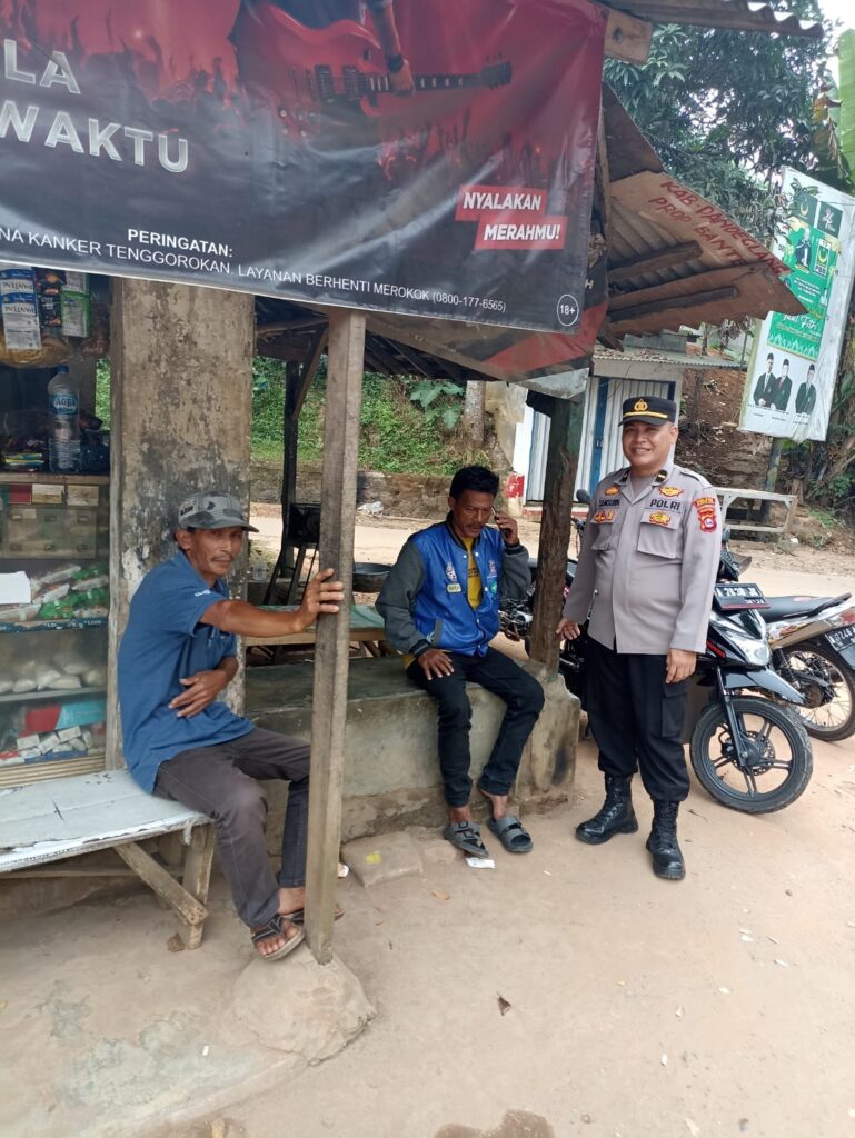 Kanit Binmas Polsek Saketi Polres Pandeglang Sambang dan Silaturahmi di Pangkalan Ojek 3 WhatsApp Image 2024 05 23 at 22.03.25