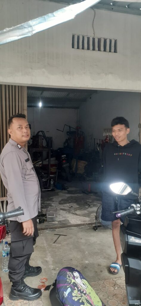 Bhabinkamtibmas Polsek Saketi Ajak Warga Wujudkan Kamtibmas Kondusif 4 WhatsApp Image 2024 05 23 at 22.04.00