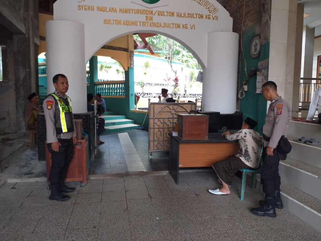 Antisipasi Gangguan Kamtibmas, Polsek Saketi Laksanakan Patroli di Wisata Religi Cikadueun 7 WhatsApp Image 2024 05 23 at 22.05.24