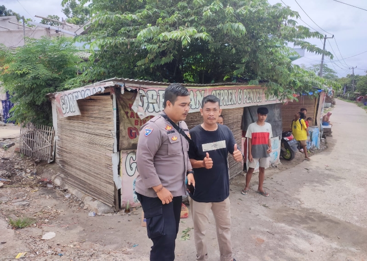 Bhabinkamtibmas Polsek Angsana Polres Pandeglang Laksanakan Patroli Dialogis Cegah Kriminalitas di Desa Angsana 7 WhatsApp Image 2024 05 24 at 16.52.24