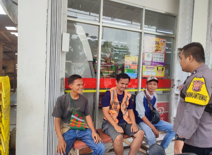 Bhabinkamtibmas Polsek Angsana Polres Pandeglang Sambangi Masyarakat Desa Angsana dan Sampaikan Pesan Kamtibmas 9 WhatsApp Image 2024 05 24 at 16.57.10