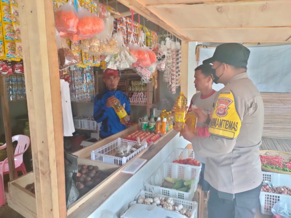 Polsek Munjul Gelar Pengecekan Harga Sembako di Pasar Munjul 10 WhatsApp Image 2024 05 24 at 18.05.22
