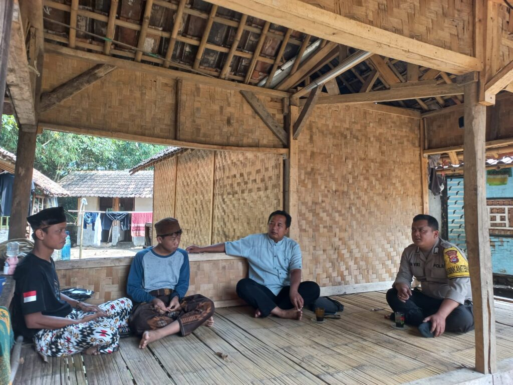 Bhabinkamtibmas Polsek Cimanuk Sambangi Warga Binaan Sisipkan Pesan Kamtibmas 5 WhatsApp Image 2024 05 25 at 01.23.06