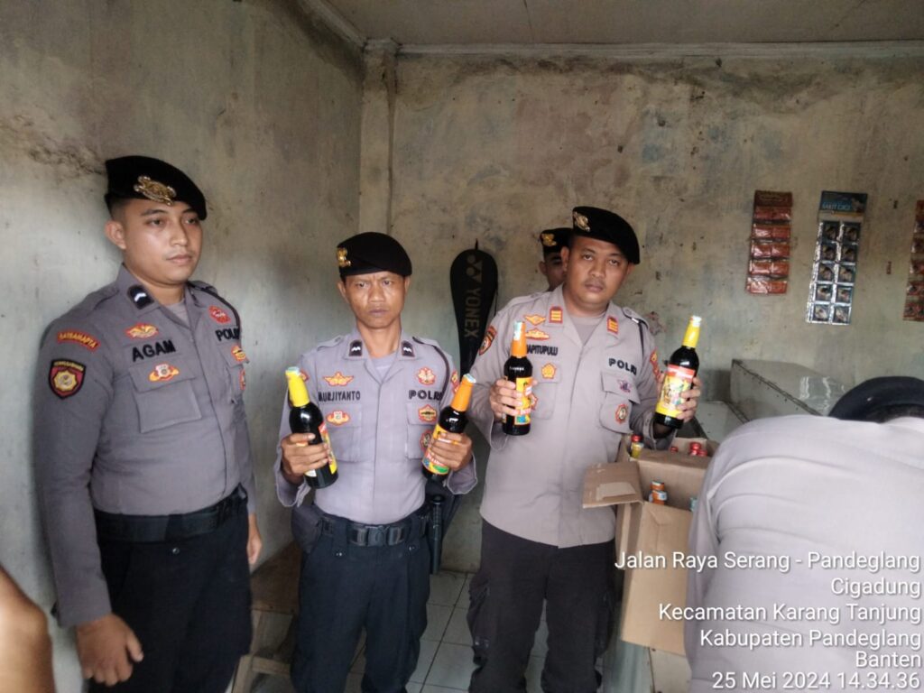 Sat Samapta Polres Pandeglang Gelar Operasi Penyakit Masyarakat untuk Minimalkan Penjualan Minuman Keras 4 WhatsApp Image 2024 05 25 at 19.24.30