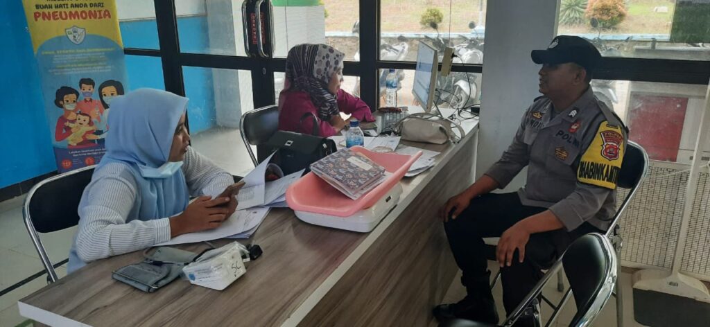 Bhabinkamtibmas Polsek Picung Sambang ke Puskesmas Kecamatan Picung di wilayah Desa Binaan 1 WhatsApp Image 2024 05 26 at 04.17.02