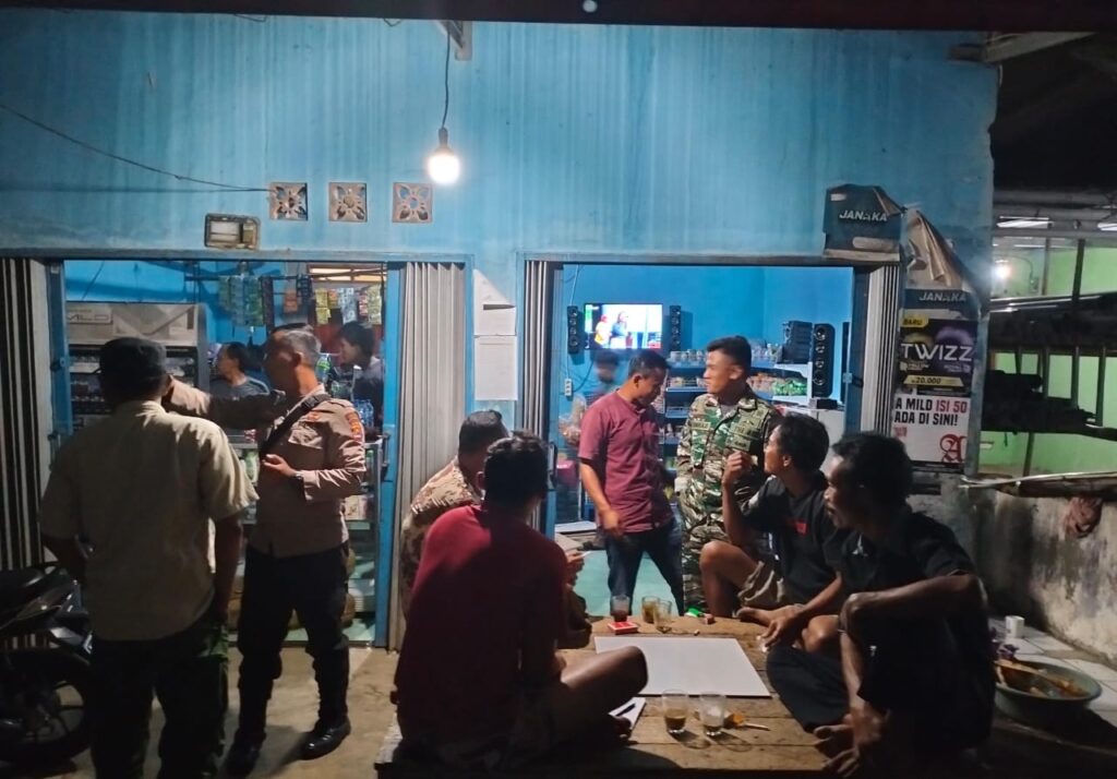 Anggota Piket Polsek Angsana Polres Pandeglang Laksanakan Patroli Dialogis Cegah Kriminalitas 4 WhatsApp Image 2024 05 26 at 05.48.36