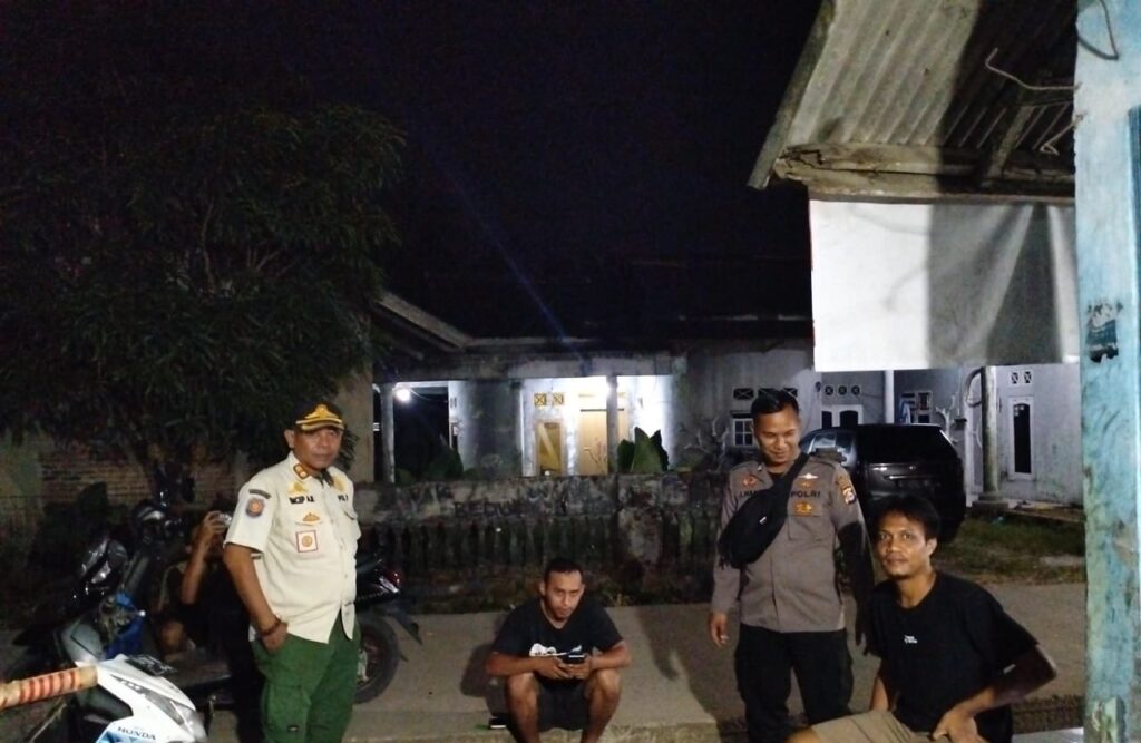 Bhabinkamtibmas Polsek Angsana Polres Pandeglang Brigadir Jumhani Laksanakan Patroli Rutin di Desa Cikayas 5 WhatsApp Image 2024 05 26 at 05.50.29