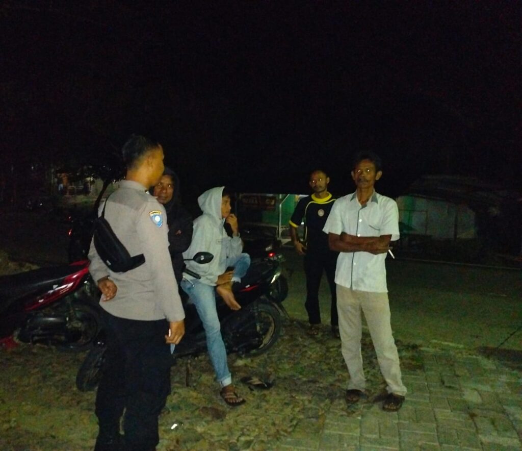 Sambangi Warga Desa Sumurlaban, Bhabinkamtibmas Polsek Angsana Polres Pandeglang Brigadir Jumhani Berikan Pesan Kamtibmas 6 WhatsApp Image 2024 05 26 at 05.52.40