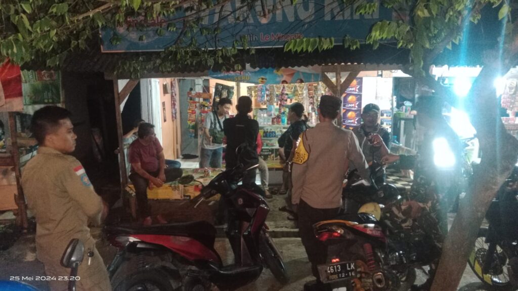 Polsek Pandeglang Laksanakan Patroli Gabungan dengan TNI, POLRI, dan Sat Pol PP untuk Antisipasi Kriminalitas 7 WhatsApp Image 2024 05 26 at 07.02.01