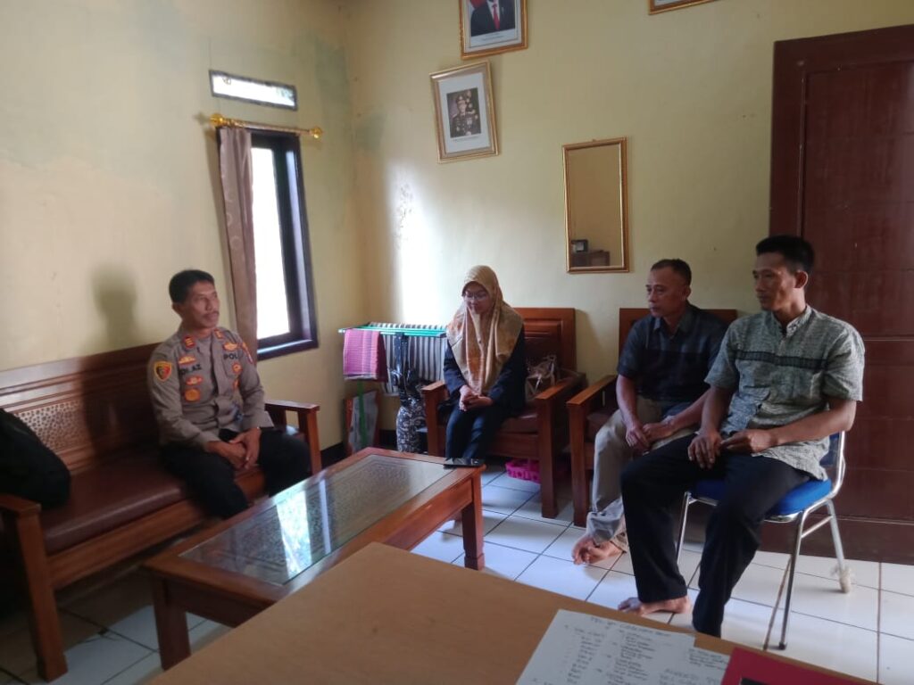 PPK Cibitung Silaturahmi ke Polsek Cibaliung, Jalin Kerjasama Menjaga Keamanan Pilkada di kecamatan Cibitung 1 WhatsApp Image 2024 05 27 at 15.07.50