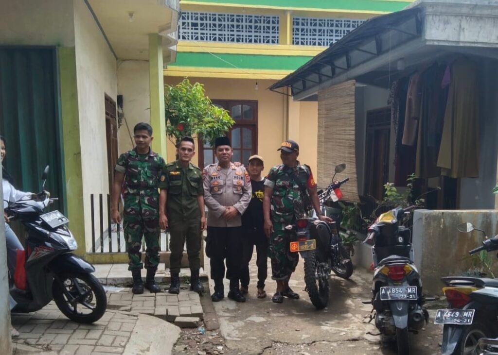 Sinergitas Polsek Menes dan Muspika Ciptakan Situasi Kamtibmas Kondusif di Kp. Sindangraya 10 WhatsApp Image 2024 05 27 at 16.40.35