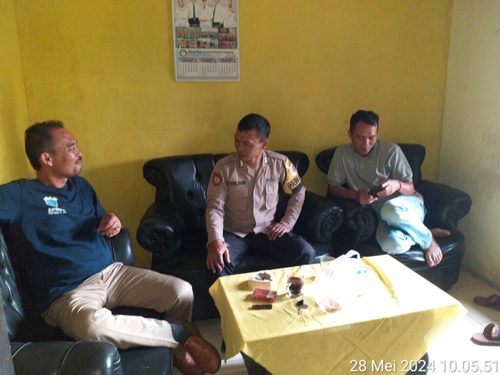 Lakukan Sambang Dialogis di Desa Binaan, Bhabinkamtibmas Polsek Saketi Sampaikan Pesan Kamtibmas 3 WhatsApp Image 2024 05 29 at 20.22.57