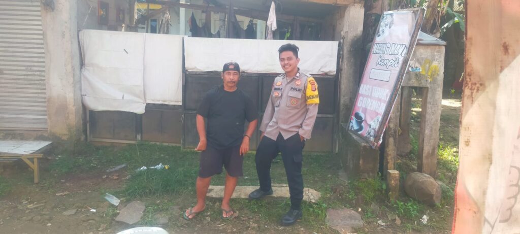 Jalin Kemitraan Dengan Masyarakat Bhabinkamtibmas Polsek Saketi Melaksanakan Sambang 6 WhatsApp Image 2024 05 29 at 20.23.35