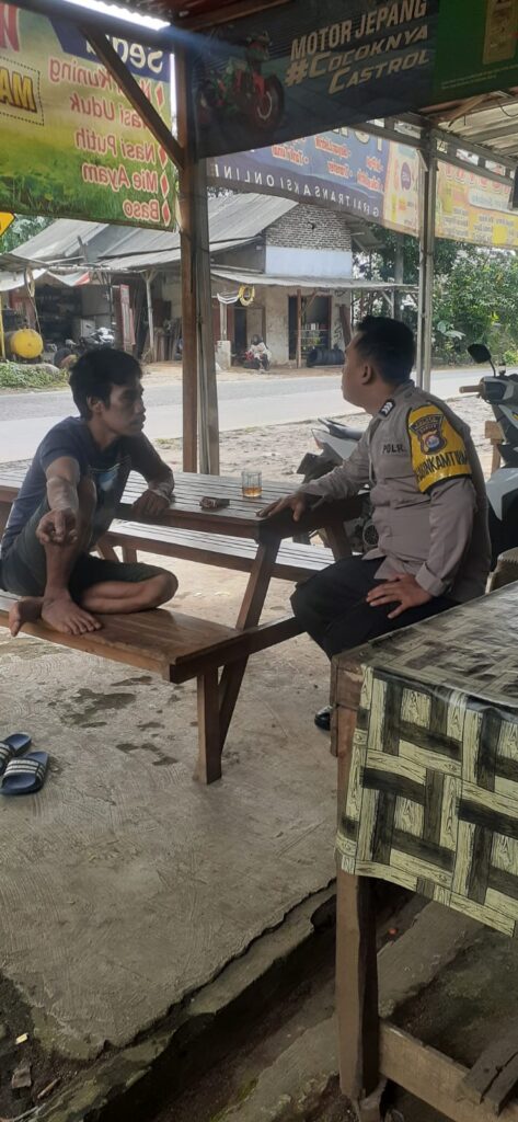 Bhabinkamtibmas Polsek Saketi Melaksanakan Sambang Warga dan Patri Dialogis untuk Pemeliharaan Kamtibmas 9 WhatsApp Image 2024 05 29 at 20.24.27
