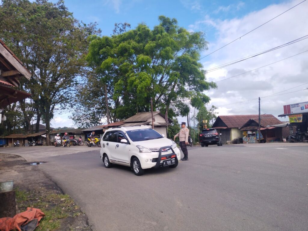 Polsek Saketi Jaga Keteraturan Lalu Lintas Dengan Gatur Pagi 10 WhatsApp Image 2024 05 29 at 20.24.40