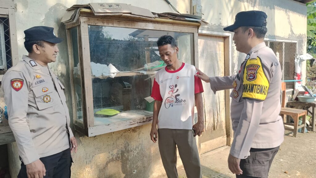 Jaga Kondusifitas Polsek Jiput Laksanakan Patroli KRYD Sampaikan Pesan Kamtibmas 2 WhatsApp Image 2024 05 30 at 20.46.29