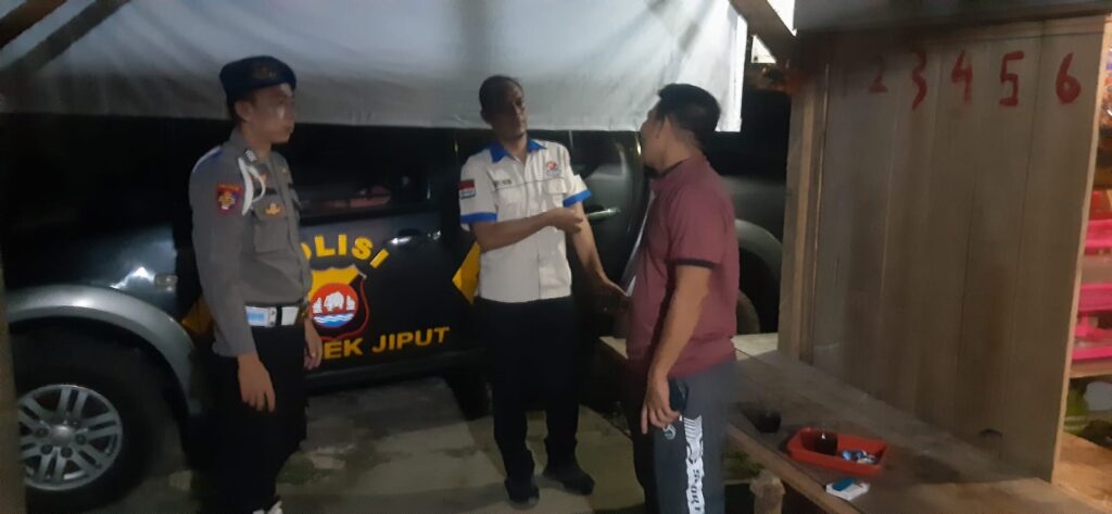 Ciptakan Kondusifitas Wilayah Polsek Jiput Tingkatkan Patroli Malam 10 WhatsApp Image 2024 05 30 at 22.30.34