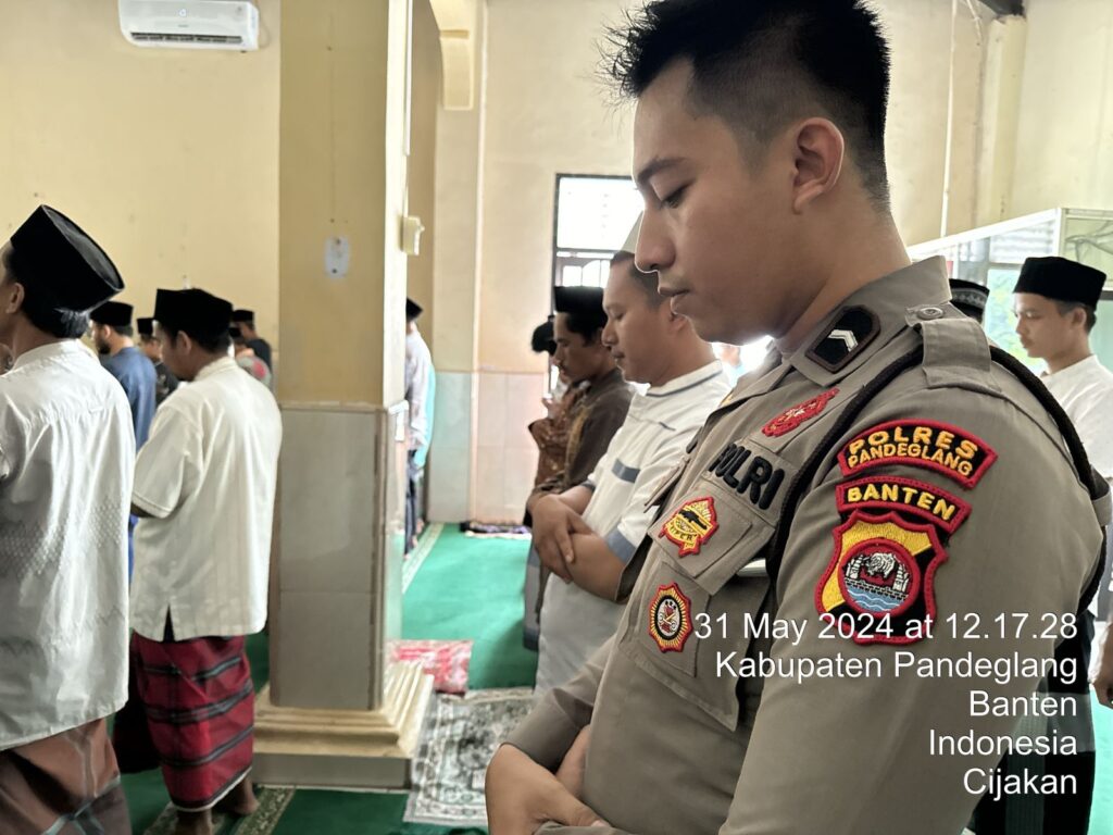 Sat Samapta Polres Pandeglang Gelar Pengamanan dan Jumatan Keliling di Wilayah Hukum Polres Pandeglang 5 WhatsApp Image 2024 05 31 at 14.18.50