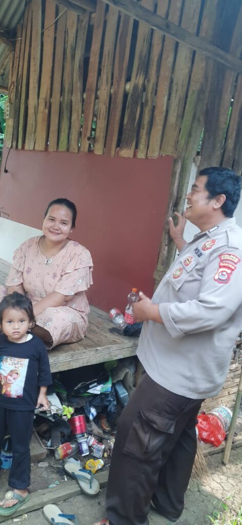 Polsek Bojong Polres Pandeglang Laksanakan KRYD dengan Sasaran Kamseltibcar untuk Mencegah Kejahatan Konvensional dan Premanisme 3 WhatsApp Image 2024 05 31 at 15.41.14