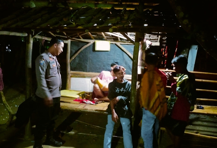 Sambangi Poskamling Ini yang Disampaikan Bhabinkamtibmas Polsek Angsana Polres Pandeglang 6 IMG 20240604 WA0031