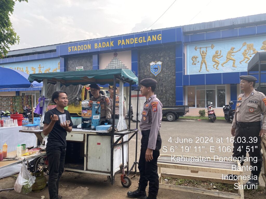 Personil Sat Samapta Polres Pandeglang Laksanakan Patroli Dialogis di Stadion Badak Pandeglang 3 IMG 20240604 WA0034