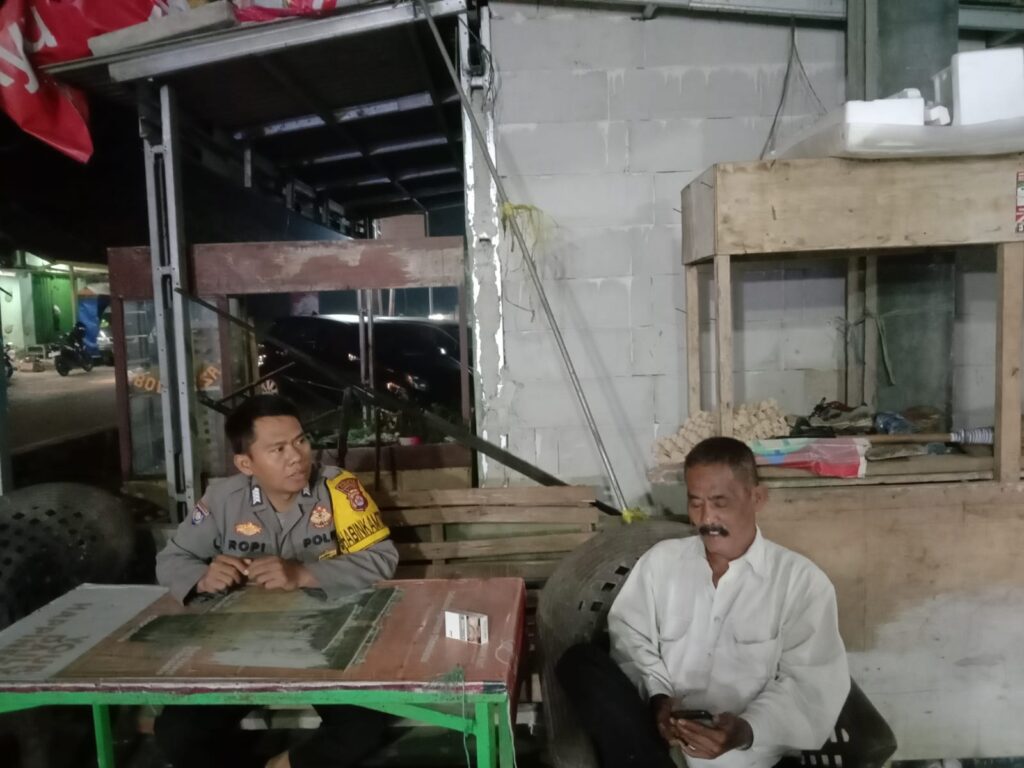 Bhabinkamtibmas Polsek Mandalawangi Polres Pandeglang Rutin Keliling Sambangi Warga 4 IMG 20240606 WA0020