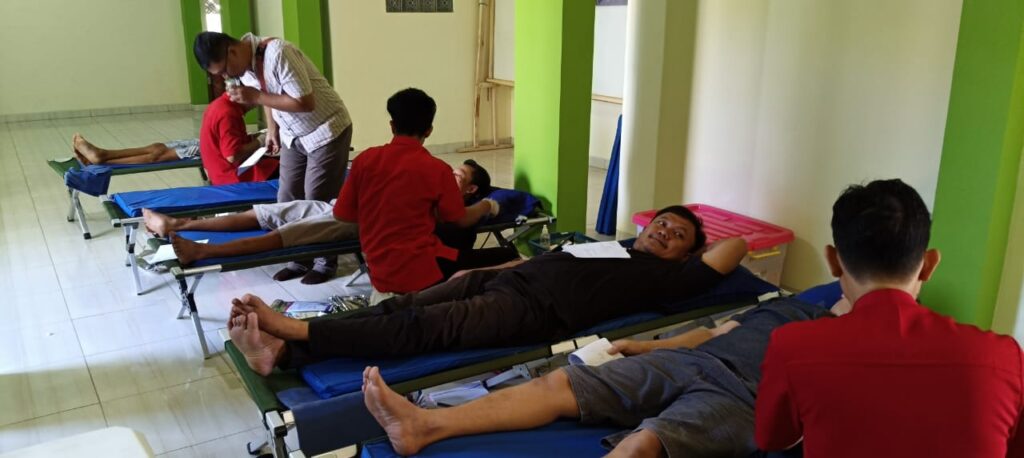 Polsek Cikeusik Berpartisipasi dalam Program Donor Darah Satgas Marinir Ops Puter Komando Lanal di Tanjung Panto Binuangen 10 IMG 20240606 WA0026