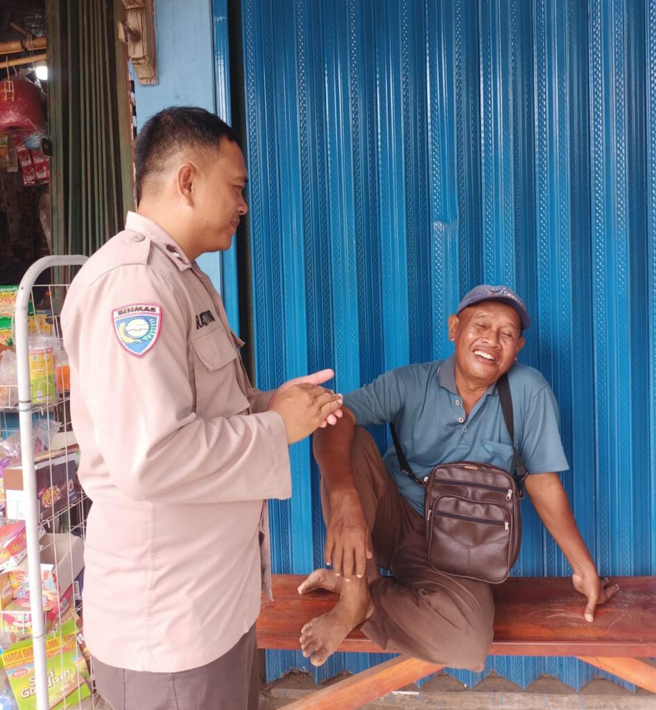 Bhabinkamtibmas Polsek Bojong Polres Pandeglang Melaksanakan Giat Sambang kepada Warga Binaan di Desa Bojong 2 IMG 20240609 WA0007