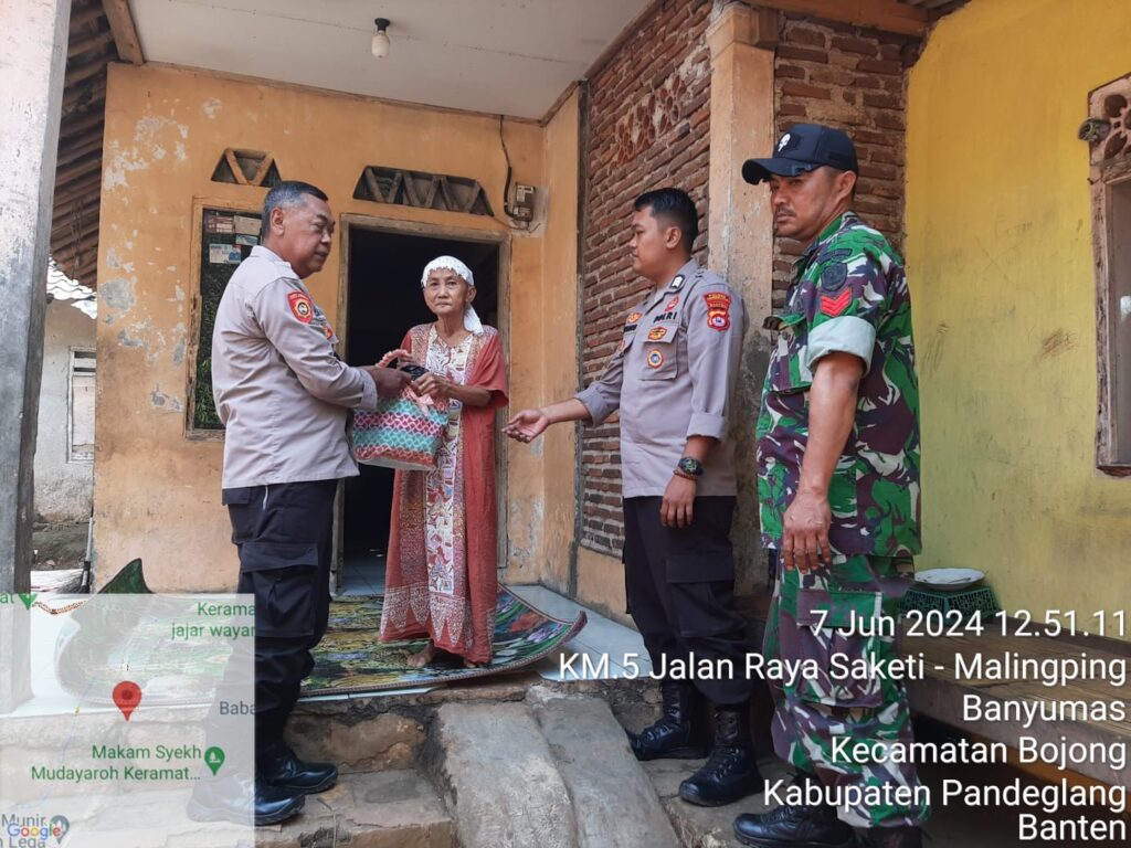 Polsek Bojong Polres Pandeglang Salurkan Bantuan Sosial kepada Warga Binaan yang Kurang Mampu 6 IMG 20240609 WA0011