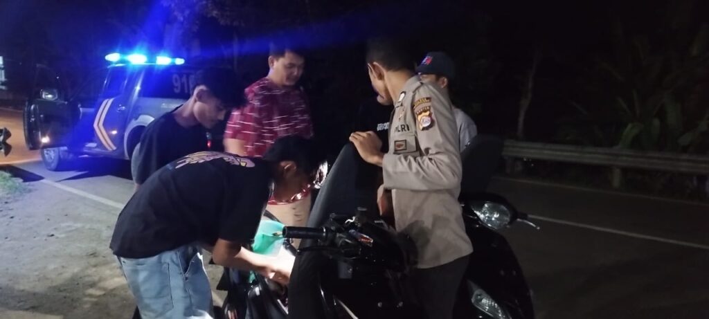 Polsek Bojong Polres Pandeglang Gelar Patroli Malam Hari untuk Antisipasi C3 4 IMG 20240609 WA0013