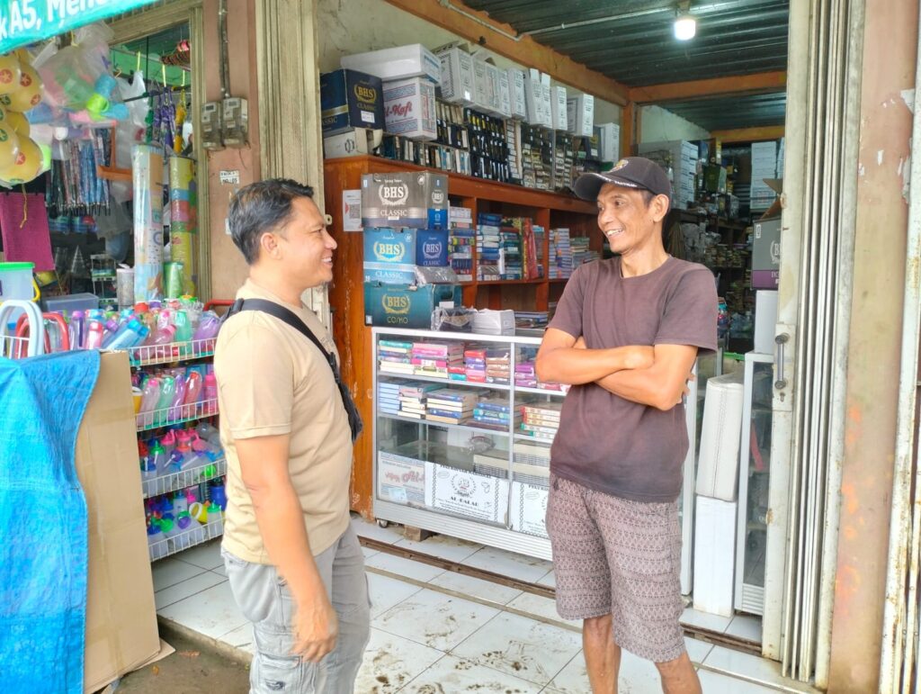 Polsek Menes Berikan Himbauan Kamtibmas Kepada Penjual Kitab dan Sarung di Pasar Menes 3 IMG 20240609 WA0031