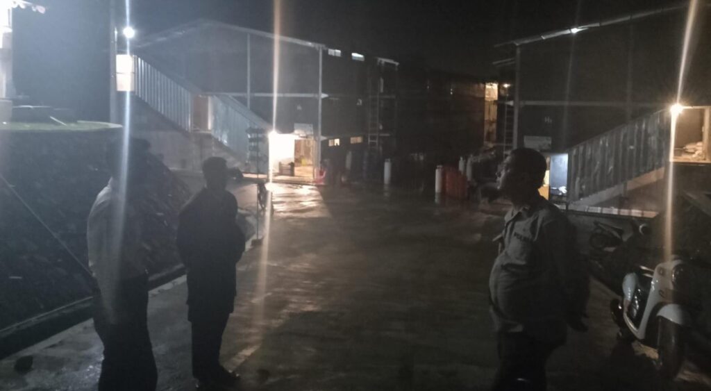 Kanit Samapta Polsek Angsana Polres Pandeglang Beserta Anggota Piket Rutin Laksanakan Patroli Dialogis Cegah Gangguan Kamtibmas 6 IMG 20240613 WA0023