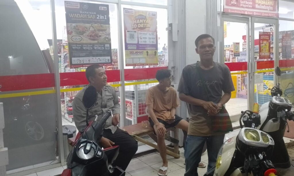 Pimpin Patroli Dialogis, Kanit Samapta Polsek Angsana Polres Pandeglang Sasar Pemukiman dan Pertokoan 4 IMG 20240613 WA0025