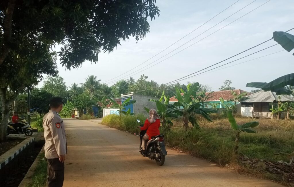 Gelar Strong Point Ciptakan Situasi Kondusif dan Tertib Lalulintas Polsek Cikedal 2 IMG 20240613 WA0027