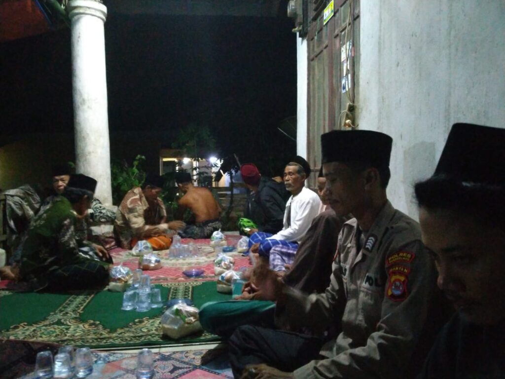 Kanit Binmas Polsek Angsana Bripka Deni Laksanakan Sambang di Desa Sumurlaban 3 WhatsApp Image 2024 06 02 at 21.41.40