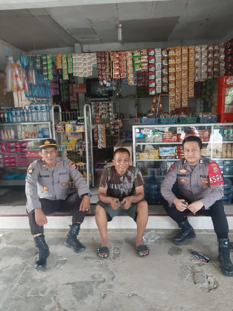 Sambangi Tokoh Masyarakat Desa Angsana, Kapolsek Angsana Ajak Masyarakat Bersama-Sama Jaga Kamtibmas 9 WhatsApp Image 2024 06 04 at 21.08.29