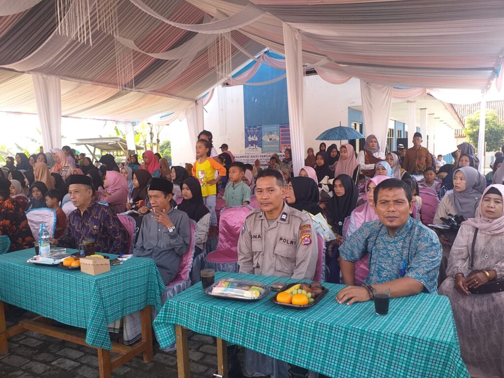 Kanit Binmas Polsek Mandalawangi Hadiri Acara Pelepasan Siswa-Siswi SMP 5 Mandalawangi 3 WhatsApp Image 2024 06 13 at 16.22.24