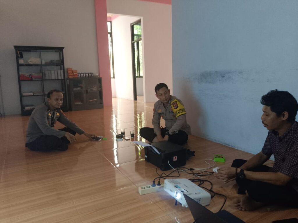 Polsek Menes Sambangi Balai Desa Sukamanah, Tingkatkan Sinergitas Keamanan dan Ketertiban Masyarakat 4 WhatsApp Image 2024 06 13 at 17.10.36
