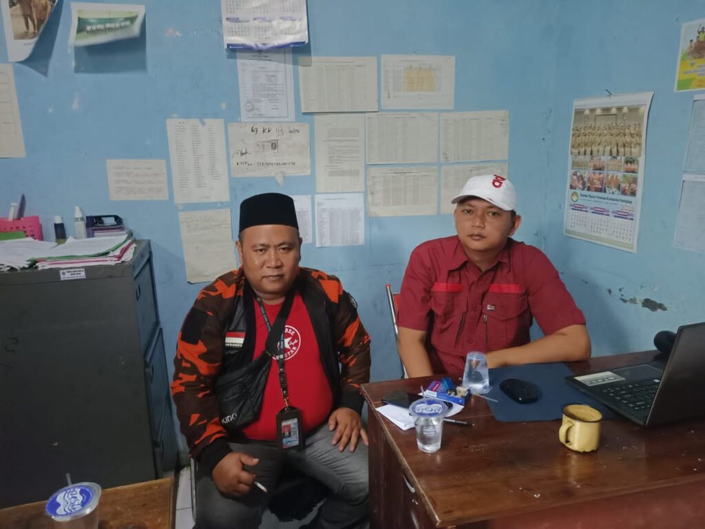 Kanit Intel Polsek Cibaliung Sambangi Tokoh Pemuda Desa Sukajadi, Sampaikan Pesan Harkamtibmas 9 WhatsApp Image 2024 06 14 at 12.30.01