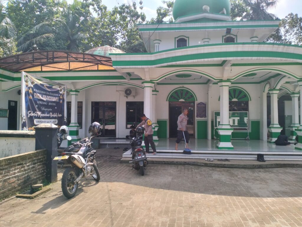 Polsek Menes Gelar Bakti Sosial di Masjid Ar-Rahman Soreang 2 WhatsApp Image 2024 06 14 at 14.01.57
