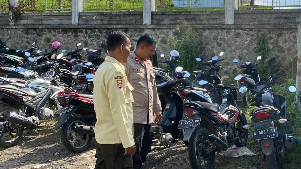 Kanit Binmas Polsek Cadasari Aipda Dori Erikson Sambangi Satpam PT CNS untuk Meningkatkan Keamanan 5 WhatsApp Image 2024 06 15 at 08.06.56